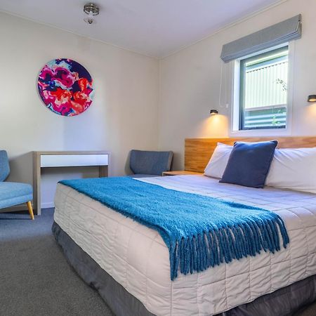 Shakespeare House Bed and Breakfast Te Anau Buitenkant foto