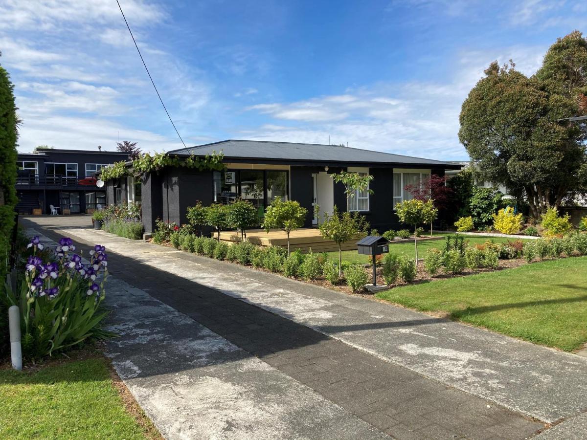 Shakespeare House Bed and Breakfast Te Anau Buitenkant foto