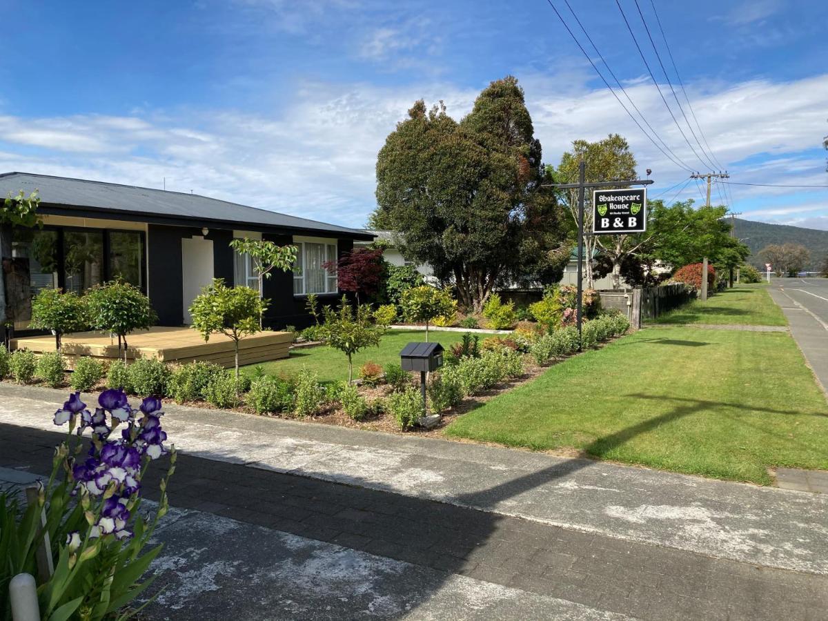 Shakespeare House Bed and Breakfast Te Anau Buitenkant foto