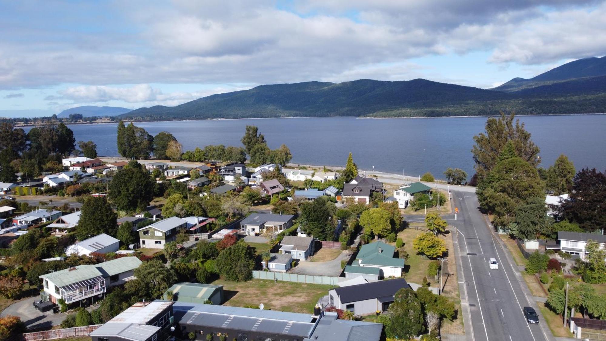 Shakespeare House Bed and Breakfast Te Anau Buitenkant foto