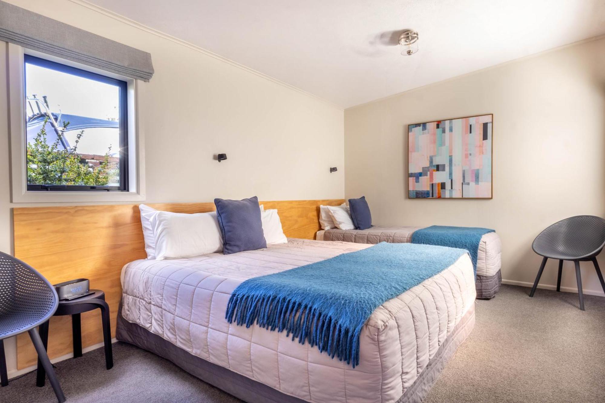 Shakespeare House Bed and Breakfast Te Anau Buitenkant foto