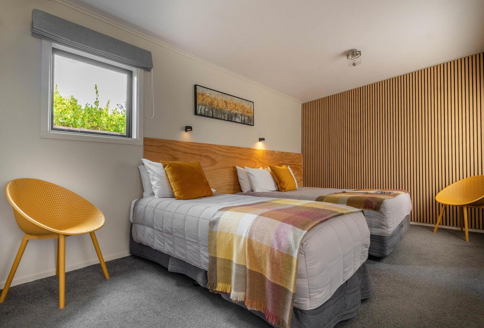 Shakespeare House Bed and Breakfast Te Anau Buitenkant foto