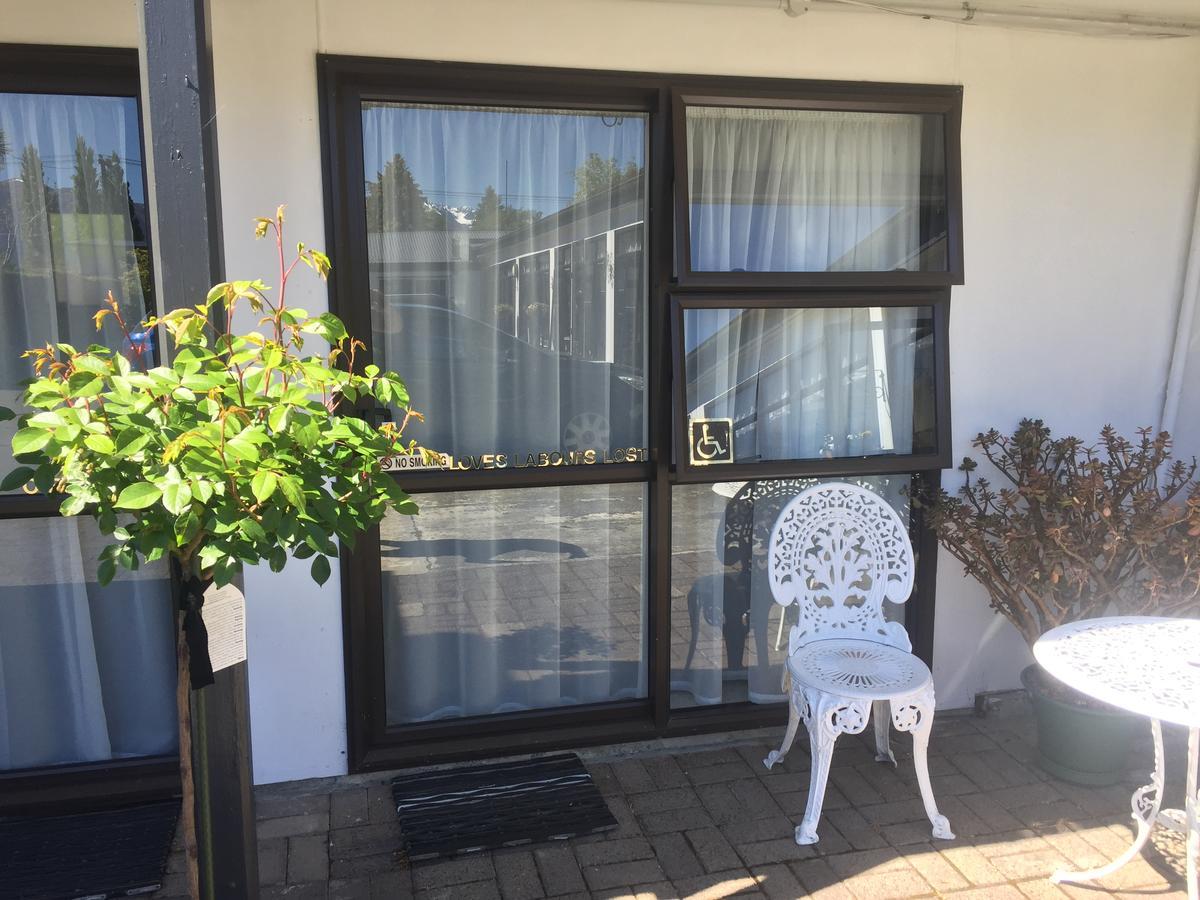 Shakespeare House Bed and Breakfast Te Anau Buitenkant foto