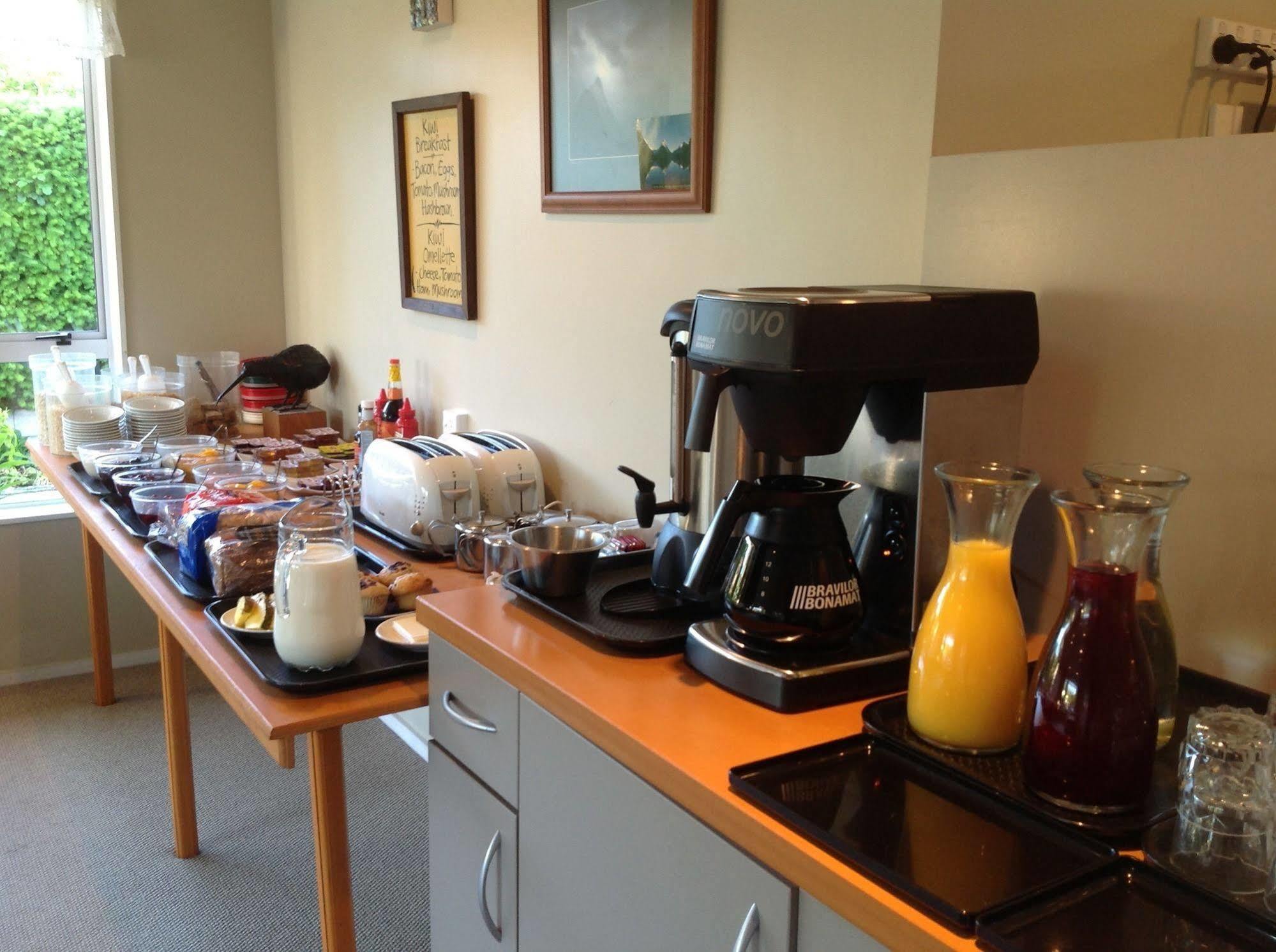 Shakespeare House Bed and Breakfast Te Anau Buitenkant foto