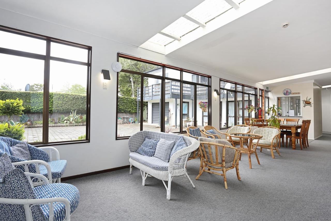 Shakespeare House Bed and Breakfast Te Anau Buitenkant foto