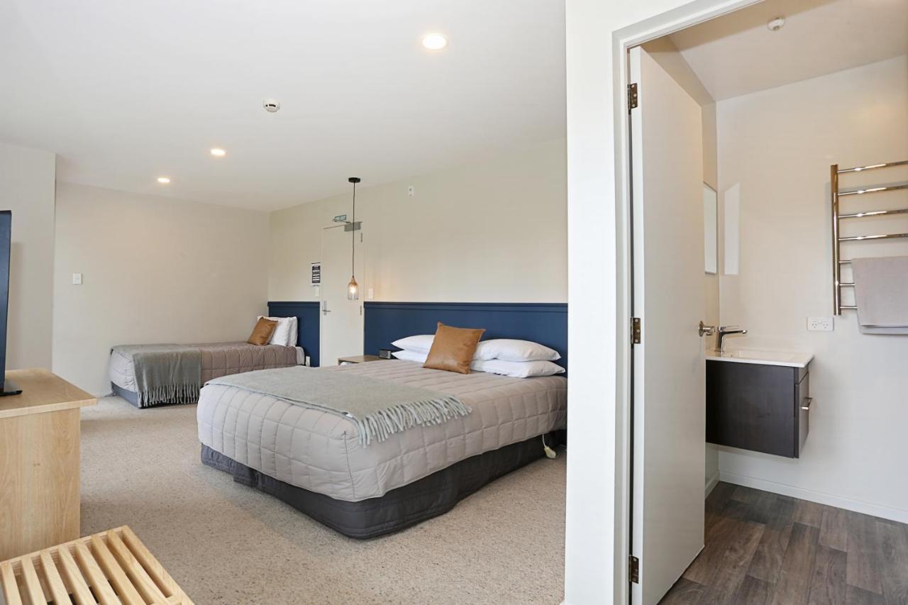 Shakespeare House Bed and Breakfast Te Anau Buitenkant foto