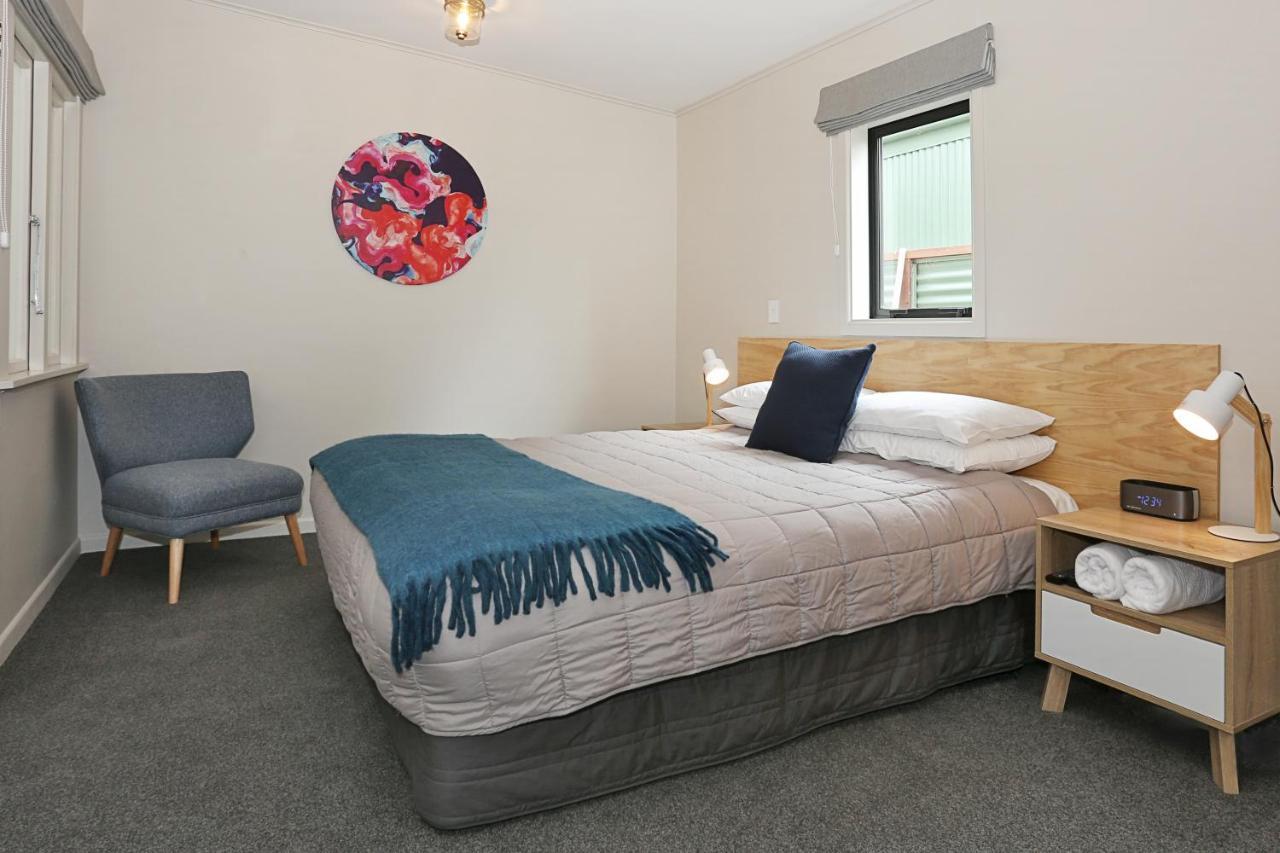 Shakespeare House Bed and Breakfast Te Anau Buitenkant foto