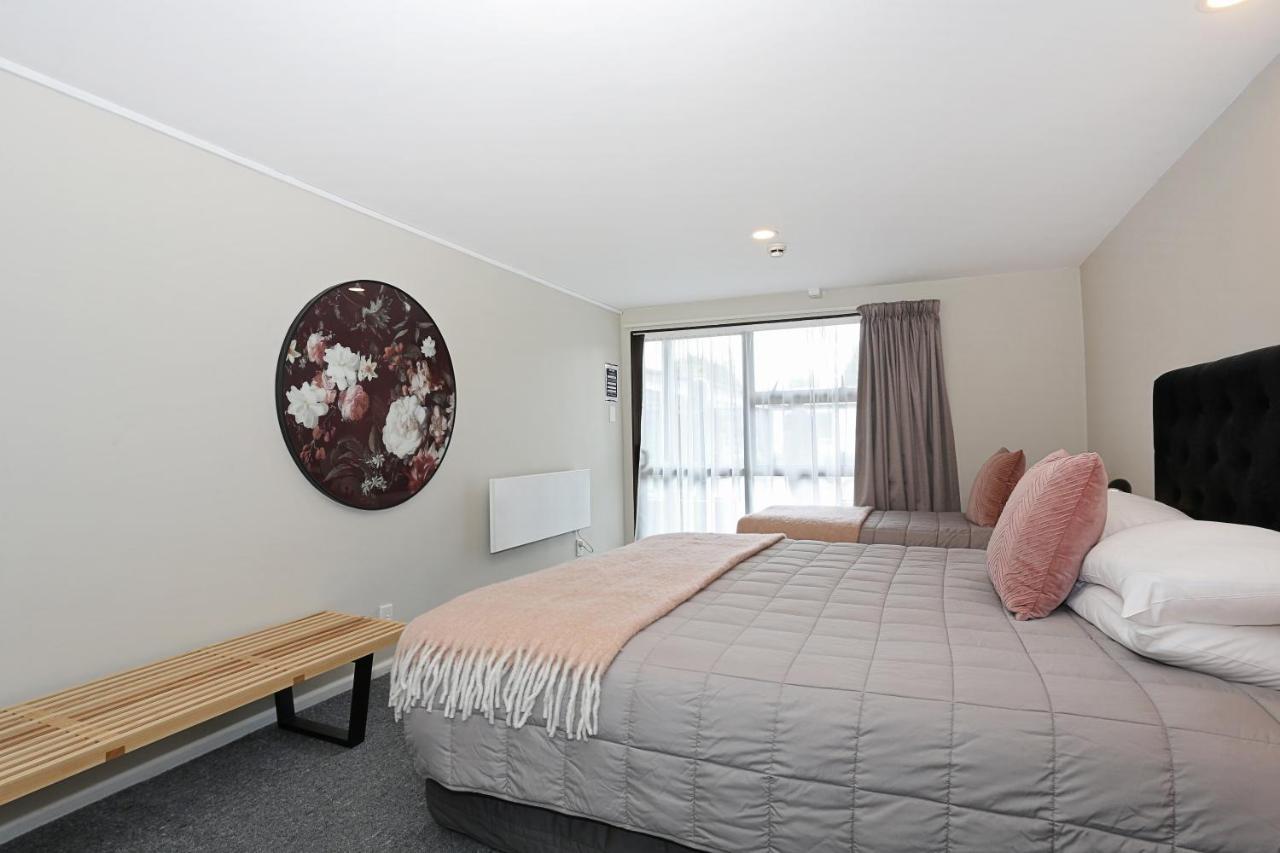 Shakespeare House Bed and Breakfast Te Anau Buitenkant foto