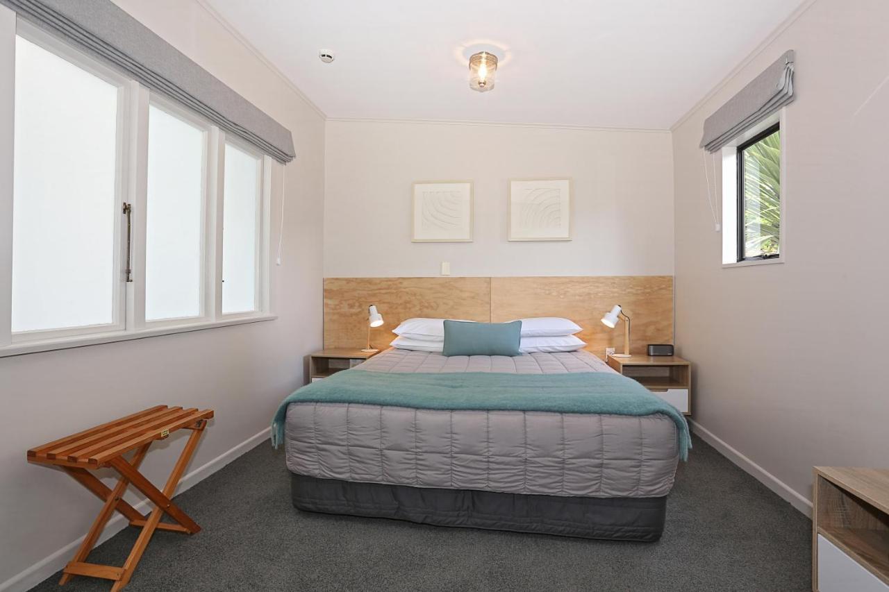 Shakespeare House Bed and Breakfast Te Anau Buitenkant foto
