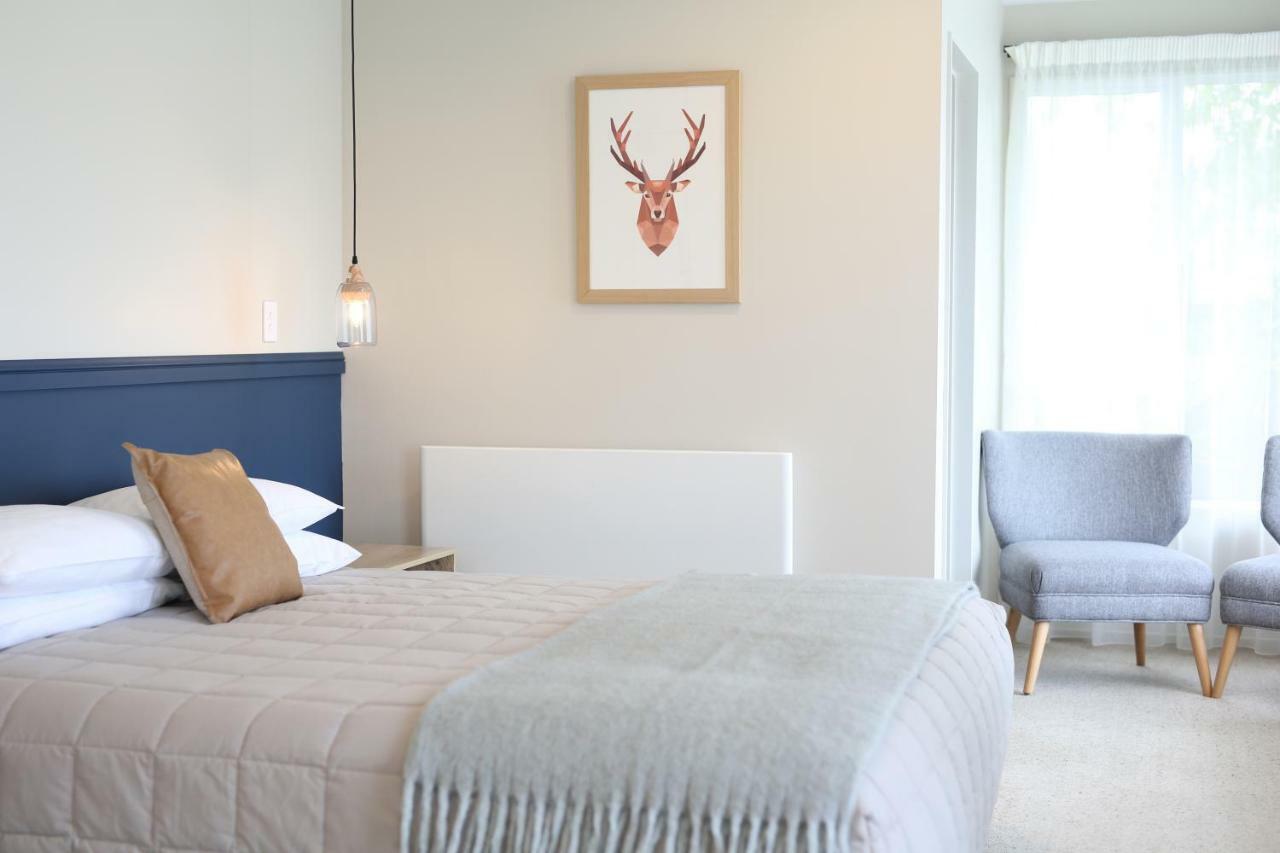 Shakespeare House Bed and Breakfast Te Anau Buitenkant foto
