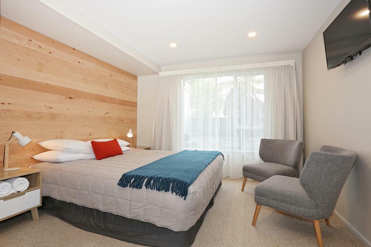 Shakespeare House Bed and Breakfast Te Anau Buitenkant foto