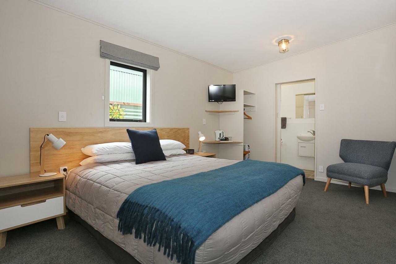 Shakespeare House Bed and Breakfast Te Anau Buitenkant foto